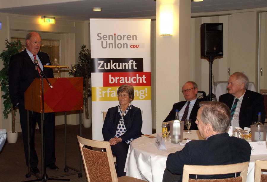 Innenminister Grote am Rednerpult